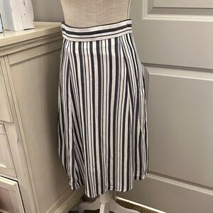 Loft Size 9 Striped Grey and White Women's Skirt EUC